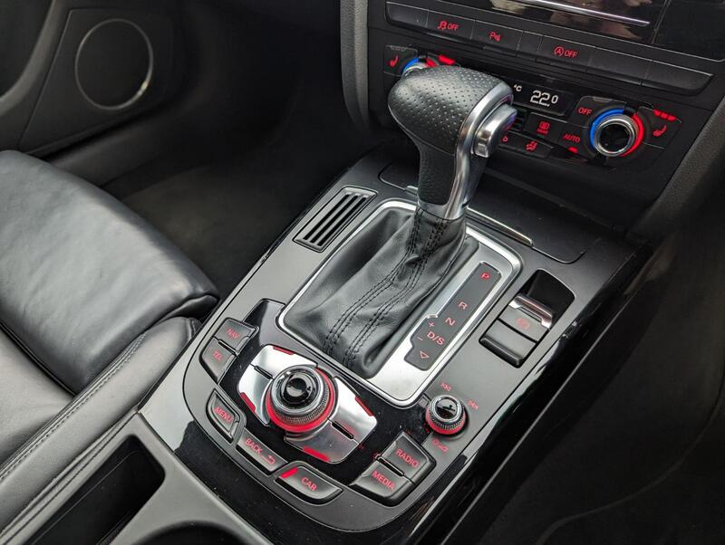 AUDI A4 AVANT 3.0 TDI V6 Black Edition  2012