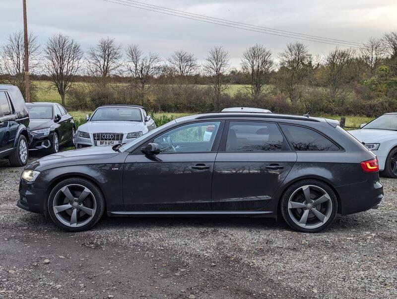 AUDI A4 AVANT 3.0 TDI V6 Black Edition  2012