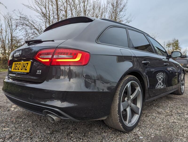 AUDI A4 AVANT 3.0 TDI V6 Black Edition  2012