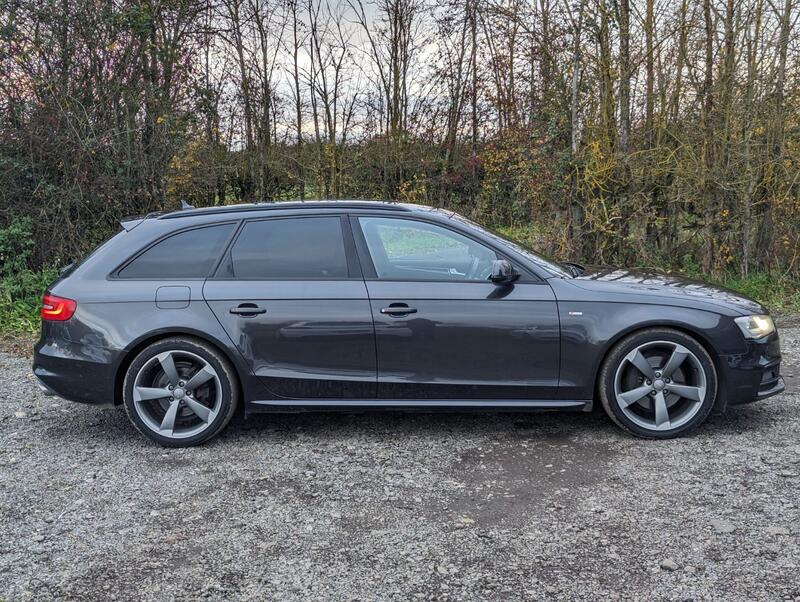 AUDI A4 AVANT 3.0 TDI V6 Black Edition  2012