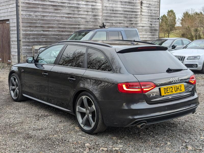 AUDI A4 AVANT 3.0 TDI V6 Black Edition  2012