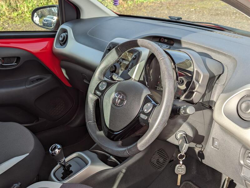 TOYOTA AYGO 1.0 VVT-i x-play  2018