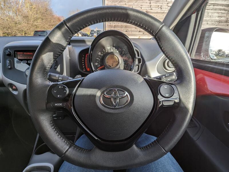 TOYOTA AYGO 1.0 VVT-i x-play  2018