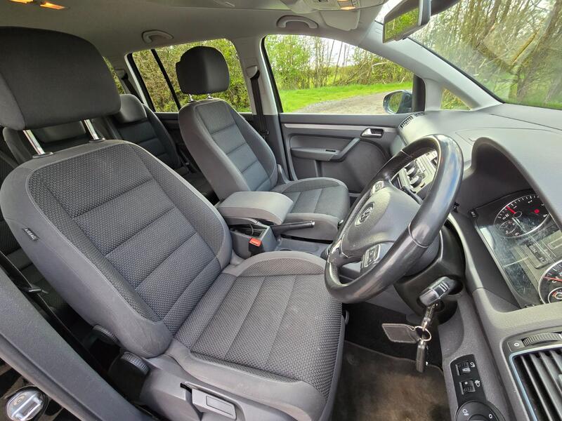 VOLKSWAGEN TOURAN 1.6 TDI SE 2014