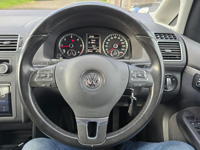 VOLKSWAGEN TOURAN 1.6 TDI SE 2014