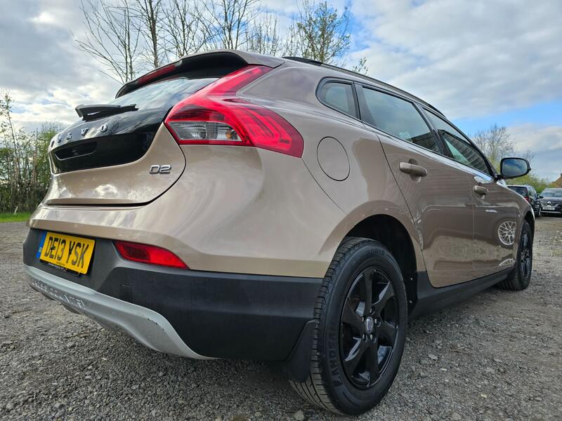 VOLVO V40 CROSS COUNTRY 1.6 D2 SE Nav 2013