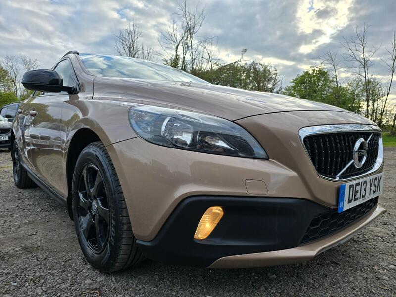 VOLVO V40 CROSS COUNTRY 1.6 D2 SE Nav 2013