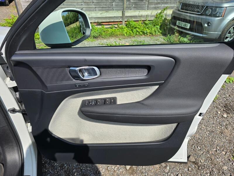 VOLVO XC40 2.0 Momentum Pro D3 2018
