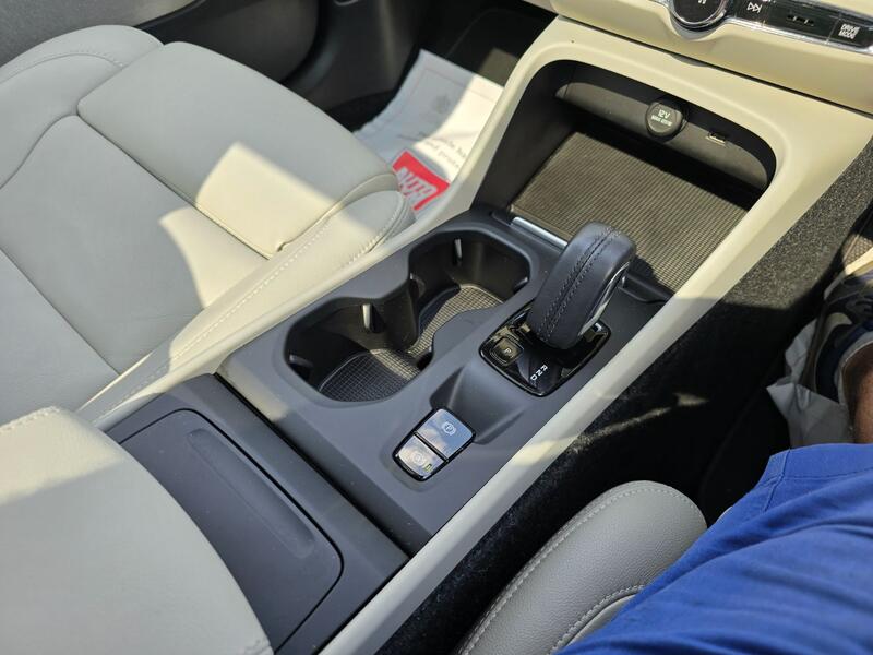 VOLVO XC40 2.0 Momentum Pro D3 2018