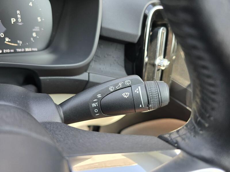 VOLVO XC40 2.0 Momentum Pro D3 2018