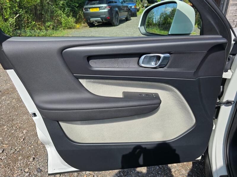 VOLVO XC40 2.0 Momentum Pro D3 2018