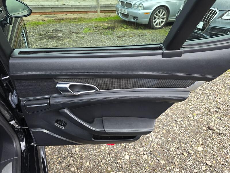 PORSCHE PANAMERA 4.8 T V8 Turbo S 2011