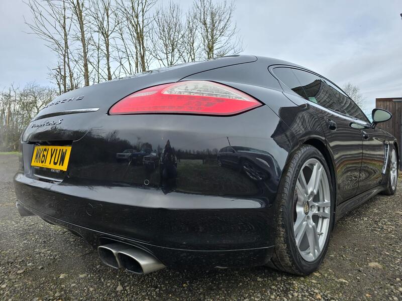 PORSCHE PANAMERA 4.8 T V8 Turbo S 2011