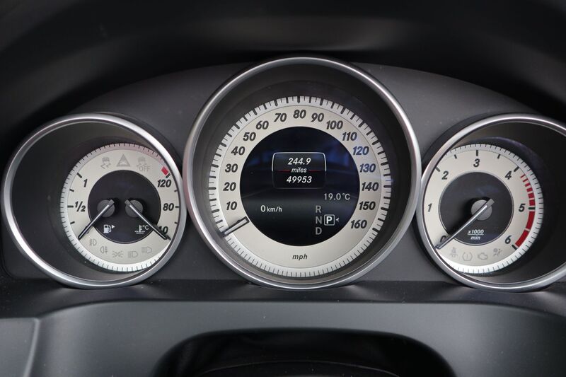 MERCEDES-BENZ E CLASS E220 BLUETEC AMG LINE 2015