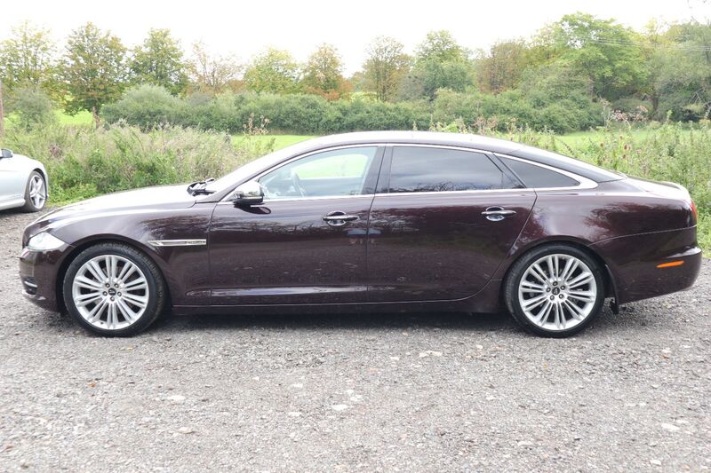 JAGUAR XJ D V6 PORTFOLIO 2010