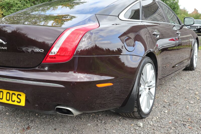 JAGUAR XJ D V6 PORTFOLIO 2010