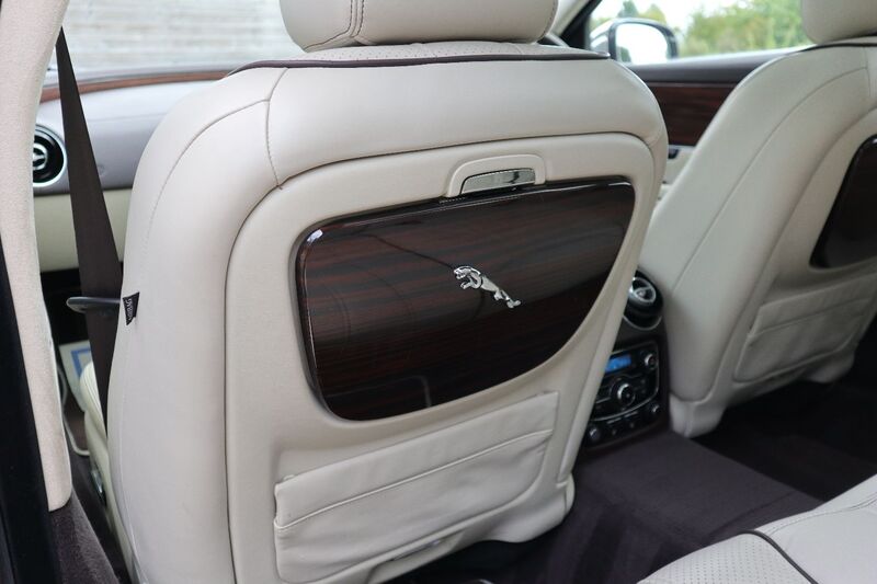 JAGUAR XJ D V6 PORTFOLIO 2010