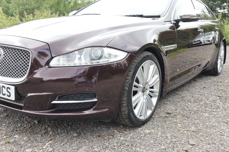 JAGUAR XJ D V6 PORTFOLIO 2010