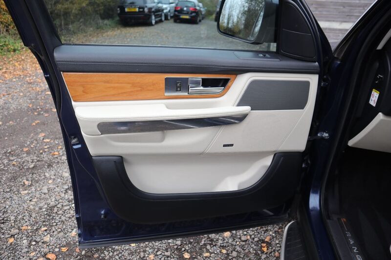 LAND ROVER RANGE ROVER SPORT SDV6 SE 2012