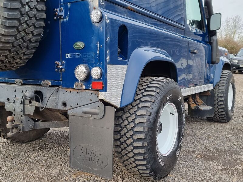 LAND ROVER DEFENDER TD5 COUNTY HARD TOP 2001