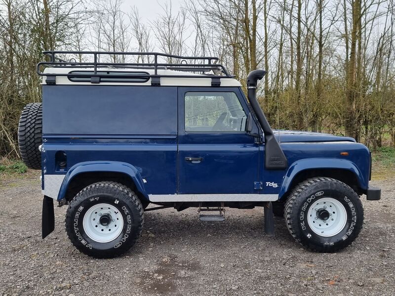 LAND ROVER DEFENDER TD5 COUNTY HARD TOP 2001