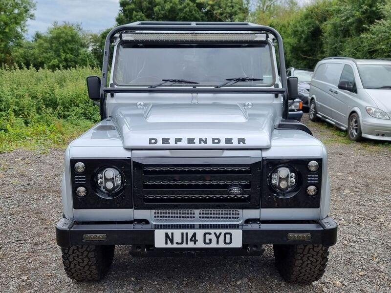 LAND ROVER DEFENDER 110 TD COUNTY STATION WAGON 2014