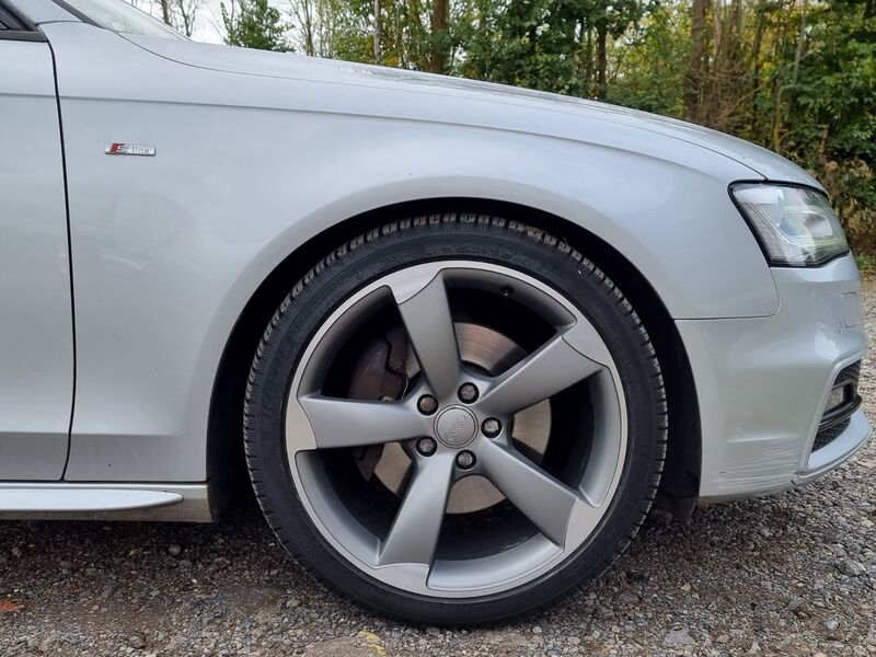 AUDI A4 AVANT TFSI QUATTRO S LINE BLACK EDITION 2012