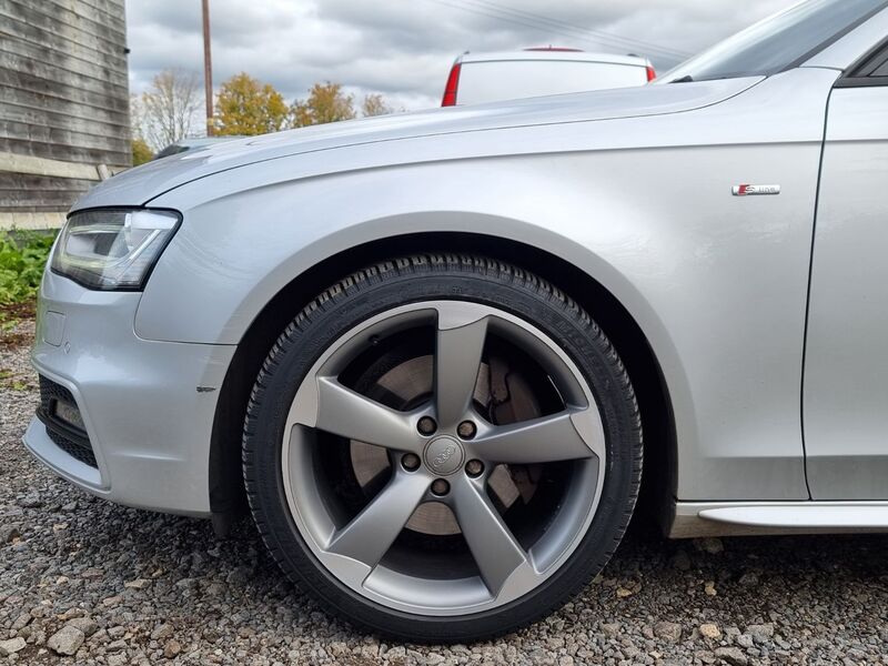 AUDI A4 AVANT TFSI QUATTRO S LINE BLACK EDITION 2012