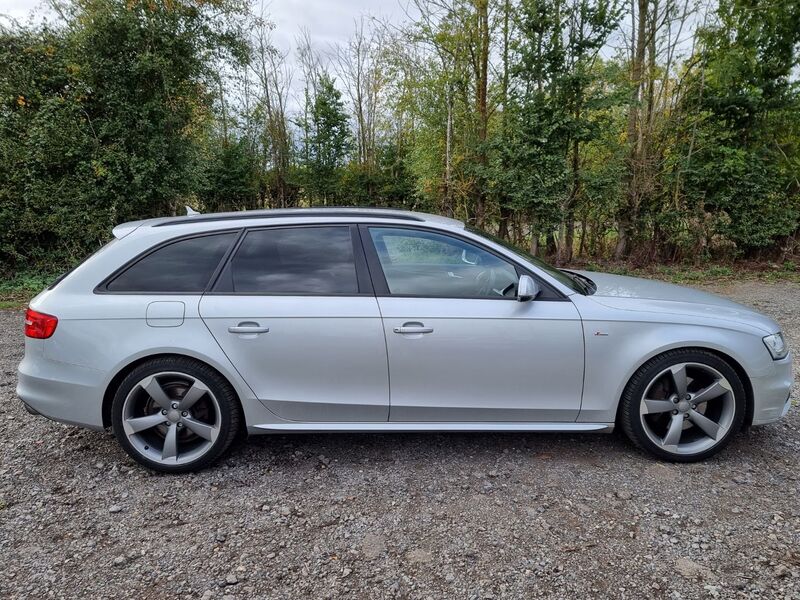 AUDI A4 AVANT TFSI QUATTRO S LINE BLACK EDITION 2012