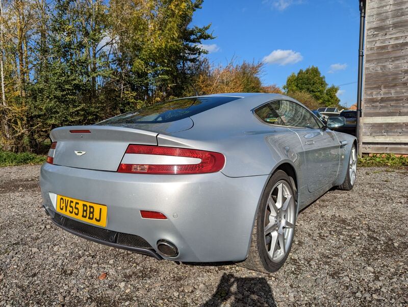 ASTON MARTIN VANTAGE V8 2005