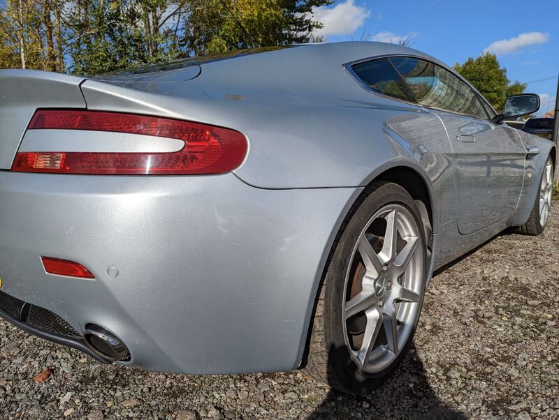 ASTON MARTIN VANTAGE V8 2005