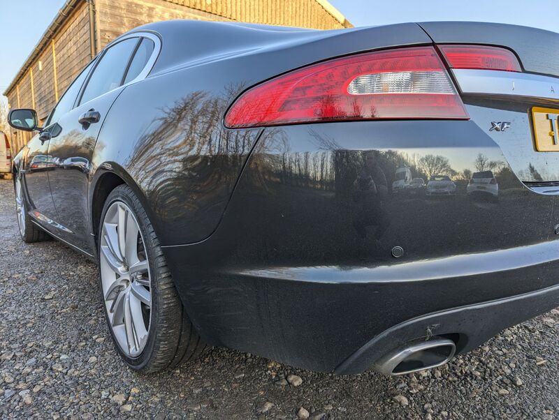 JAGUAR XF V6 PORTFOLIO 2011