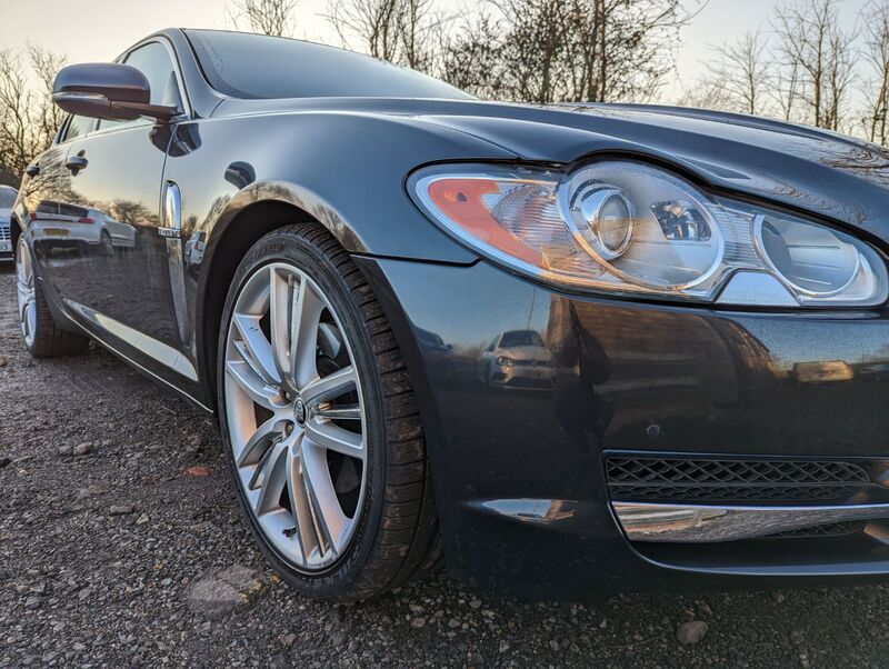 JAGUAR XF V6 PORTFOLIO 2011