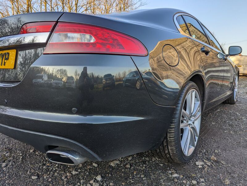 JAGUAR XF V6 PORTFOLIO 2011