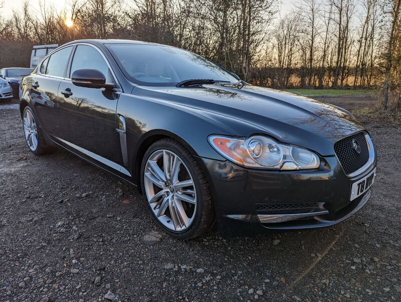 JAGUAR XF V6 PORTFOLIO 2011