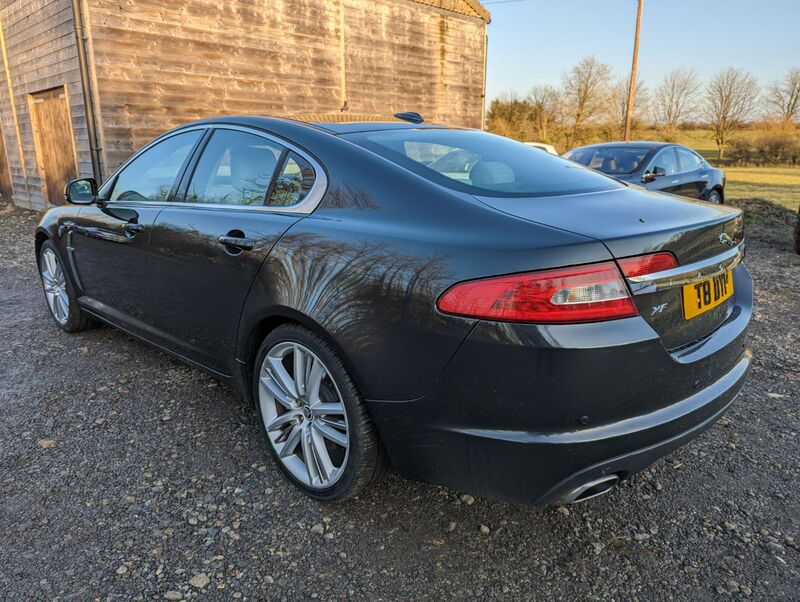 JAGUAR XF V6 PORTFOLIO 2011